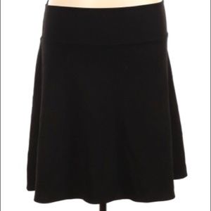 APT.9 NWT Slimming stretch medium black skirt